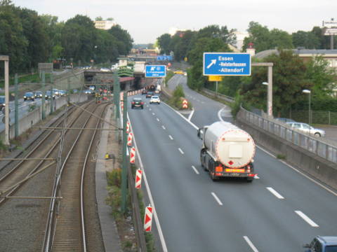 Die A40 in Essen noch im trockenen Zustand im September 2016