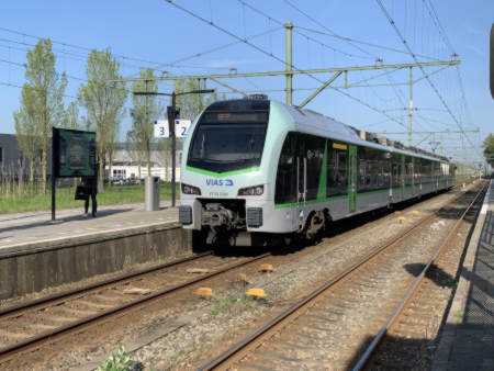 RE19 der VIAS im Bahnhof von Zevenaar in Fahrtrichtung Arnhem centraal.
