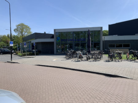 Zwembad Rozengaarde, Hallenbad am Bezelhorst in Doetinchem.