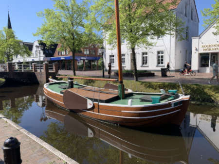 Thekla von Papenburg auf dem Hauptkanal in Papenburg, im Emsland, in Niedersachsen, Deutschland.
Schiffstyp Tjalk