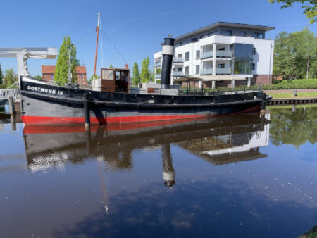 Dortmund IX - Schiff auf dem Hauptkanal in Papenburg, im Emsland, Niedersachsen