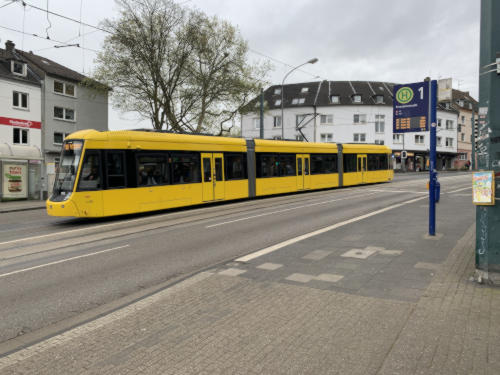 Linie 107 mit den Niederflurbahn NF2 in Essen-Stoppenberg
Haltestelle Ernestinenstraße