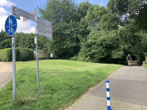 Radweg in Stoppenberg von der Wallmannaue mit Hangetal-Ausblick