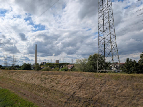 Blick auf Essen Karnap von der Zweigertbrücke aus