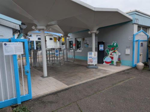 Römertherme Eingang an der Bayerstaße in Dormagen direkt am Chemiewerk