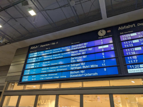 Anzeigetafel im Essener Hauptbahnhof