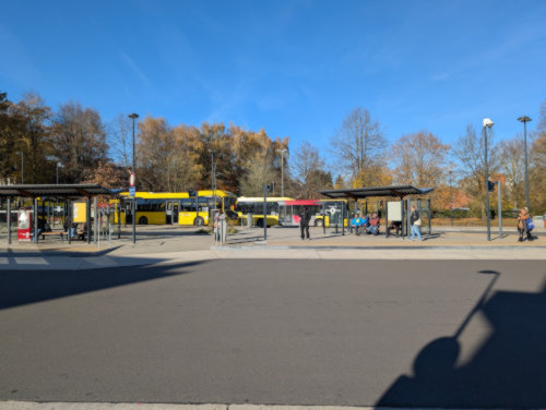 Eupener Bushof mit den gelben Bussen der TEC Transport en Commun de la Wallonie