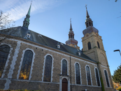 Eupen Sankt Nikolaus Pfarrkirche mit dem Kirchschiff