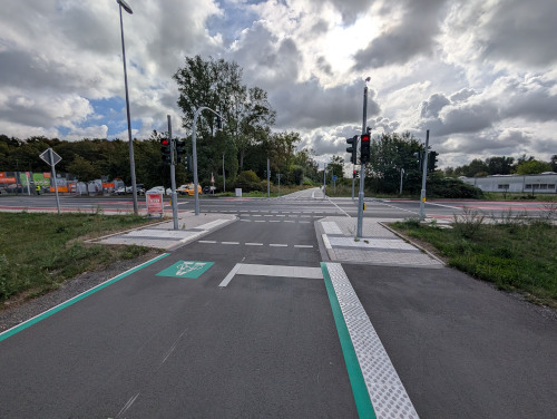Radschnellweg 1 in Bochum Wattenscheid an der Blücherstraße mit der Ampelanlage, die mit Sensoren arbeitet