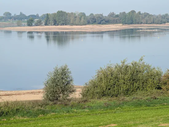 Tolkamer De Bijland großer Baggersee mit einer versunkenen römischen Siedlung. Man kann dort auch schwimmen gehen. Das Wasser ist sehr frisch. 