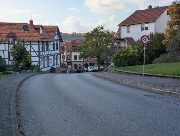 Guxhagen im Schwalm-Eder Kreis südlich von Kassel mit einem kurzen Ausblick quasi ins Tal der Gemeinde mit über 5.000 Einwohnern
